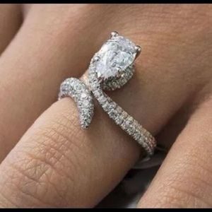 BRAND NEW 14KT/.925 SILVER WHITE TOPAZ RING SIZE 7